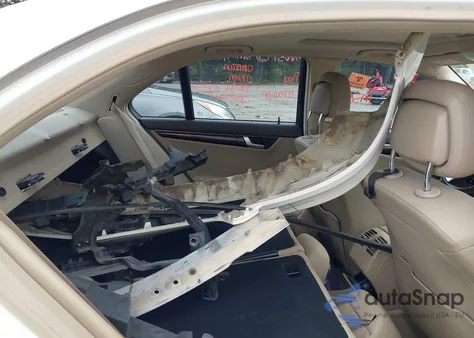 2014 Mercedes-Benz C 300 Sport 4Matic из США, поврежденный, VIN WDDGF8AB3ER319087